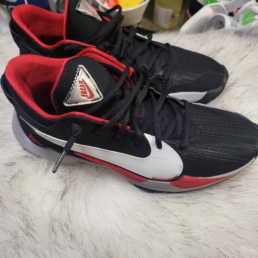 Nike Black and Red Sports Sneakers